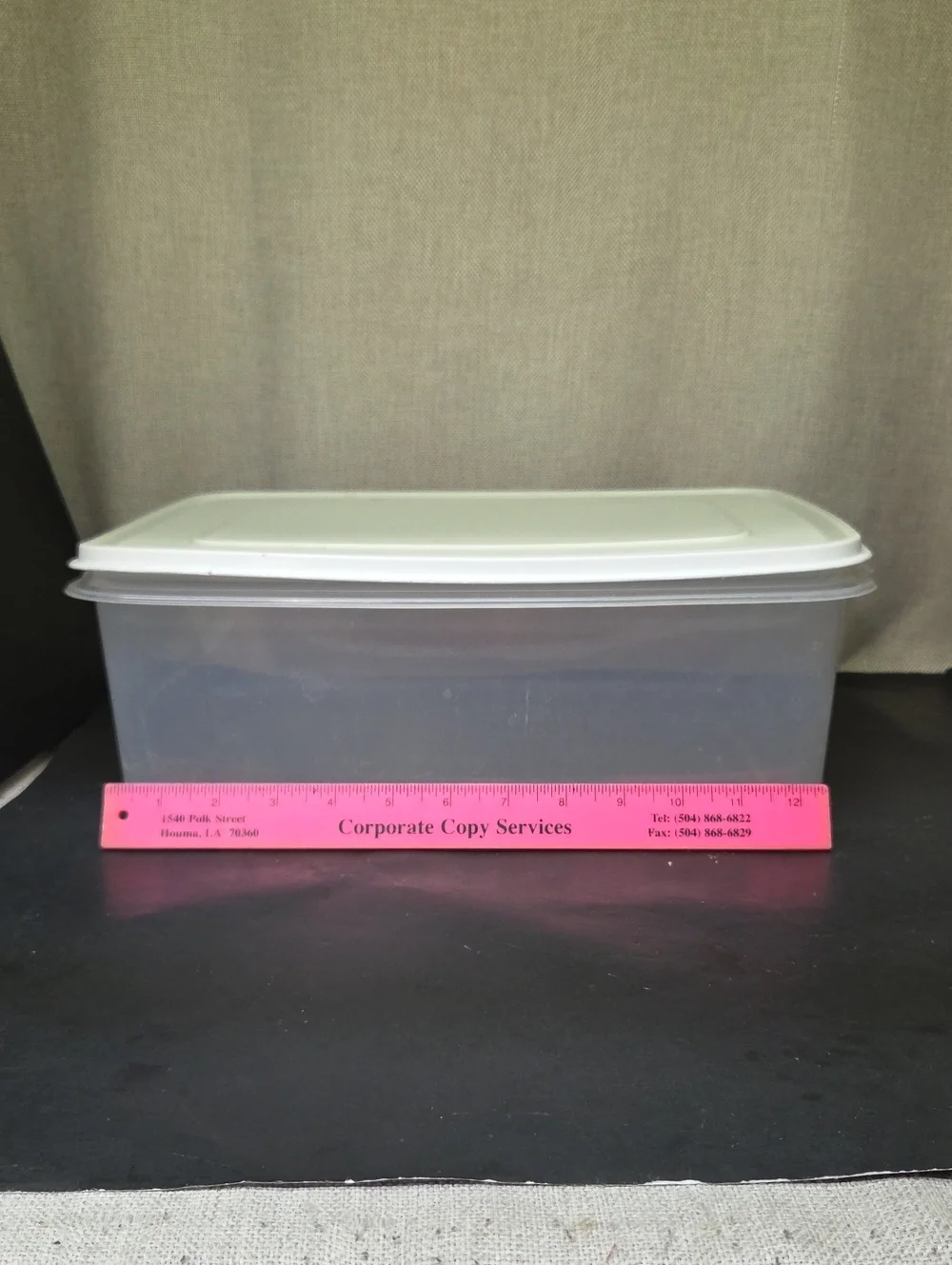 3 Rubbermaid Storage Containers‎ With Lids